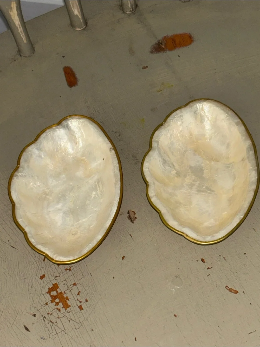 Capiz. Scalloped. Mother of pearl Gold-Trim Shell Trinket Dishes - Set of 2